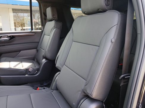 New 2026 Chevrolet Suburban Z71 image 23