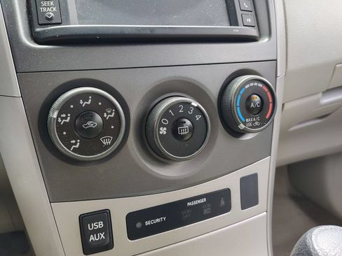 Used 2013 Toyota Corolla LE FWD image 12