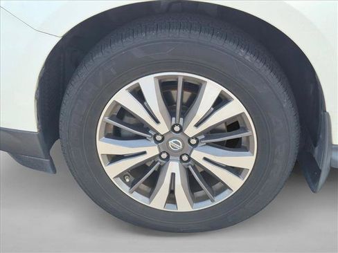 Used 2017 Nissan Pathfinder SL FWD image 10