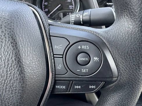 Used 2019 Toyota Camry LE FWD image 18