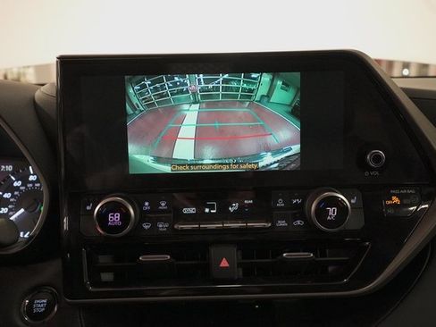 Used 2023 Toyota Highlander XLE image 24