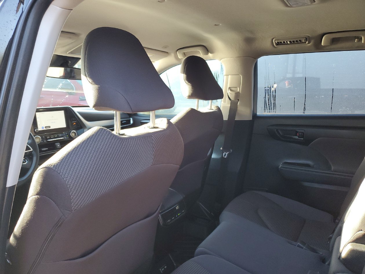 Used 2023 Toyota Highlander L FWD image 8