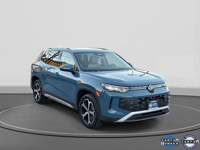 Certified 2025 Volkswagen Tiguan SE w/ Panoramic Sunroof Package