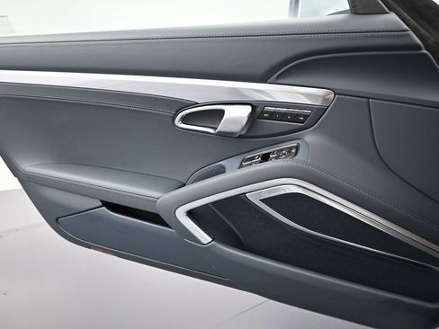 Used 2025 Porsche 718 Cayman GT4 image 23