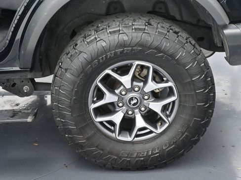 Used 2023 Ford Bronco Badlands image 37