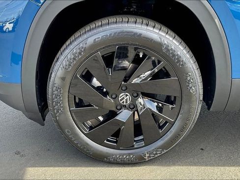 New 2025 Volkswagen Atlas SE image 13