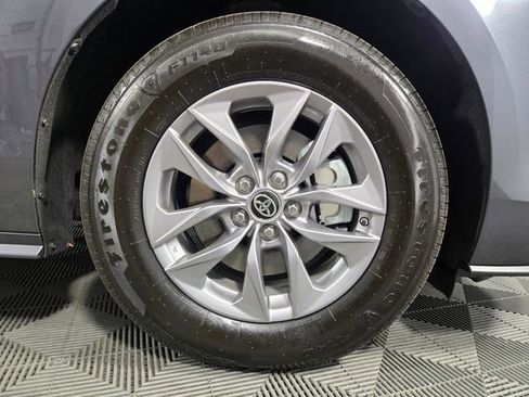 Used 2025 Toyota Sienna XLE image 11