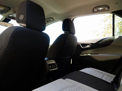 Used 2022 Chevrolet Equinox LS image 32