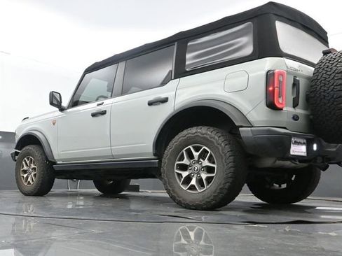 Used 2021 Ford Bronco Badlands image 10