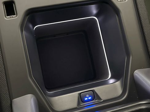 Used 2022 Land Rover Defender 90 V8 image 24