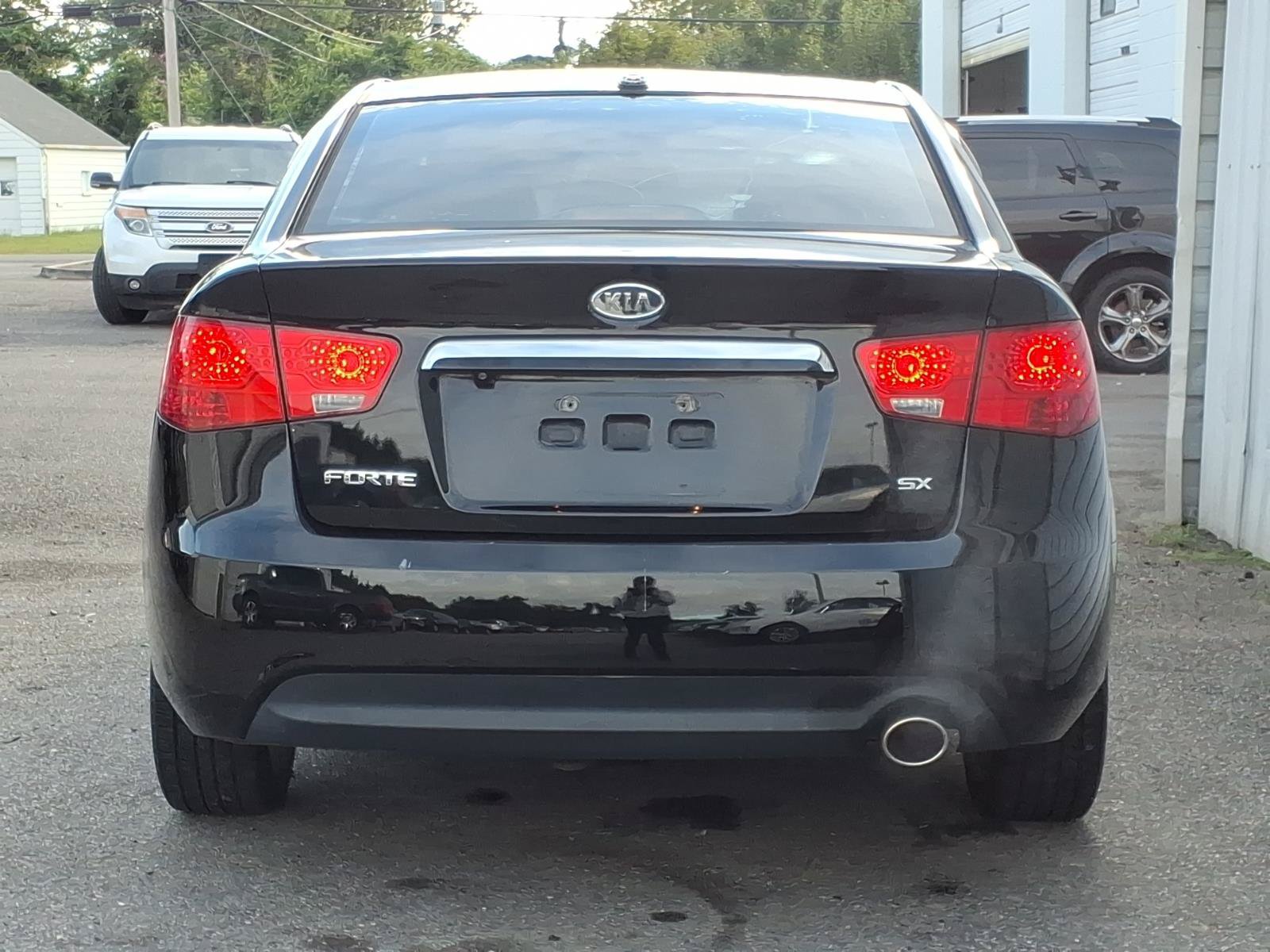 Used 2011 Kia Forte SX w/ Tech Pkg FWD image 4