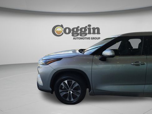 Used 2022 Toyota Highlander XLE image 6