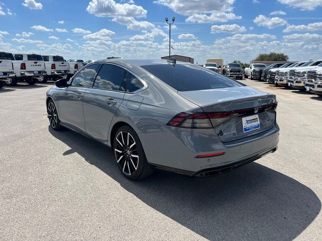 Used 2023 Honda Accord Touring image 3