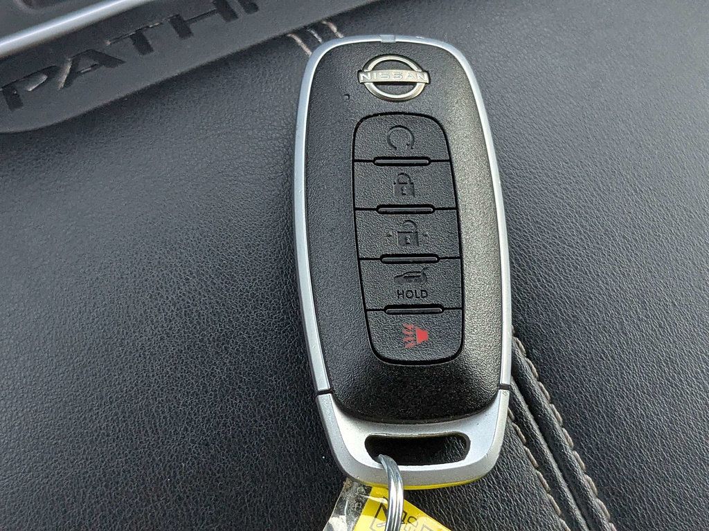 Used 2025 Nissan Pathfinder SV FWD image 34