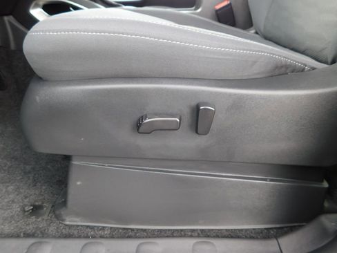 Used 2023 Nissan Frontier SV w/ SV Convenience Package image 19