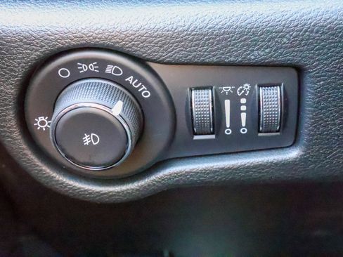 New 2026 Chrysler Pacifica Select AWD/4WD image 29