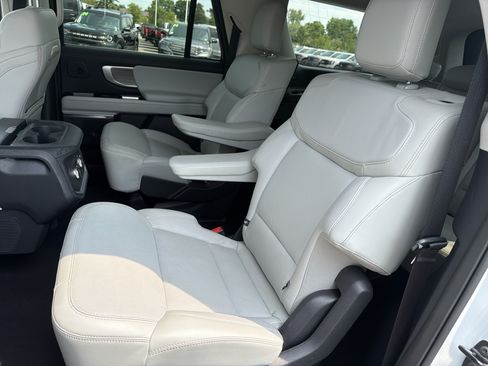 Used 2025 Ford Expedition Max Platinum w/ Driver's Package AWD/4WD image 13