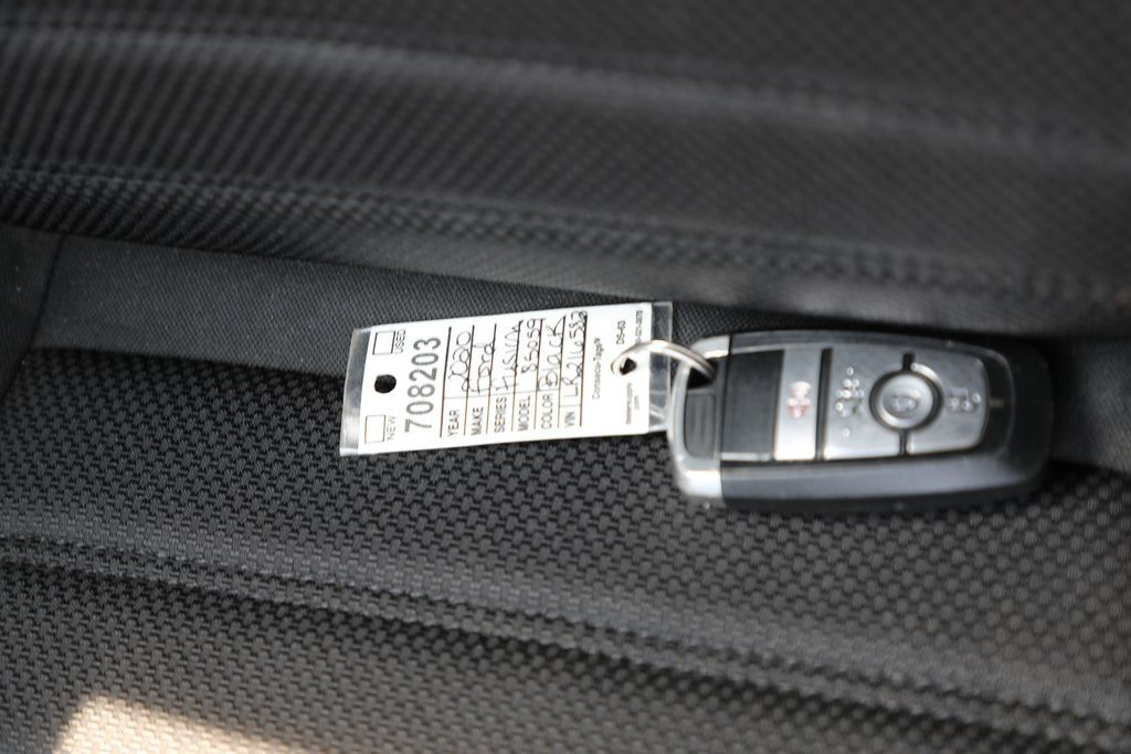 Used 2020 Ford Fusion SE FWD image 20