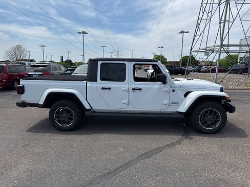 Used 2021 Jeep Gladiator Overland w/ Popular Equipment Package AWD/4WD image 2