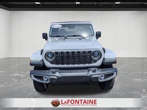 Certified 2024 Jeep Gladiator Sport AWD/4WD image 8