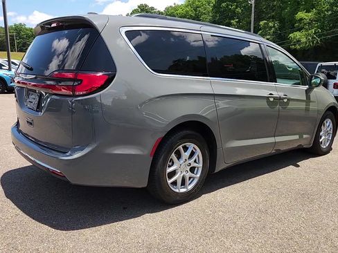 Used 2022 Chrysler Pacifica Touring-L FWD image 5