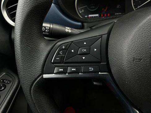 Used 2025 Nissan Versa SV image 25