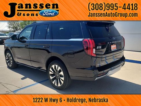 Used 2025 Ford Expedition Platinum w/ Driver's Package AWD/4WD image 18