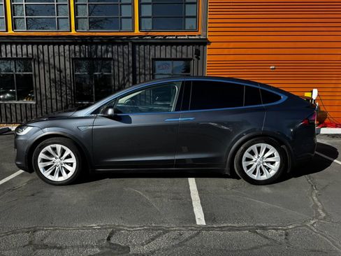 Used 2016 Tesla Model X 60D image 2