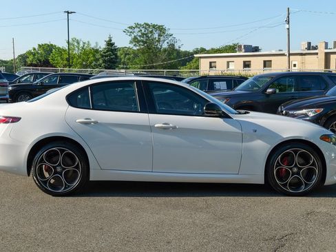 Used 2024 Alfa Romeo Giulia Ti w/ Active Assist Plus Package AWD/4WD image 8