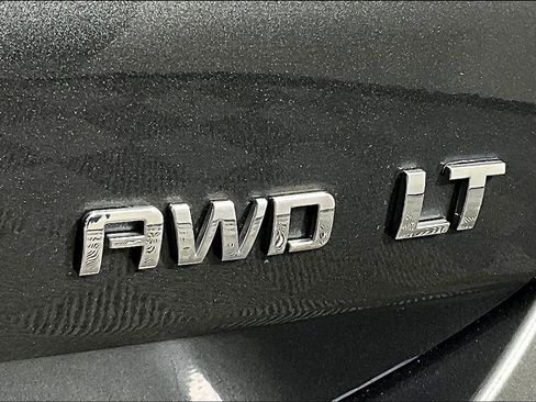 Used 2021 Chevrolet Equinox LT image 25