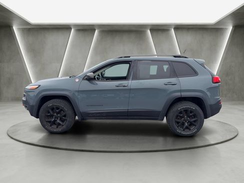 Used 2015 Jeep Cherokee Trailhawk w/ Cold Weather Group AWD/4WD image 4