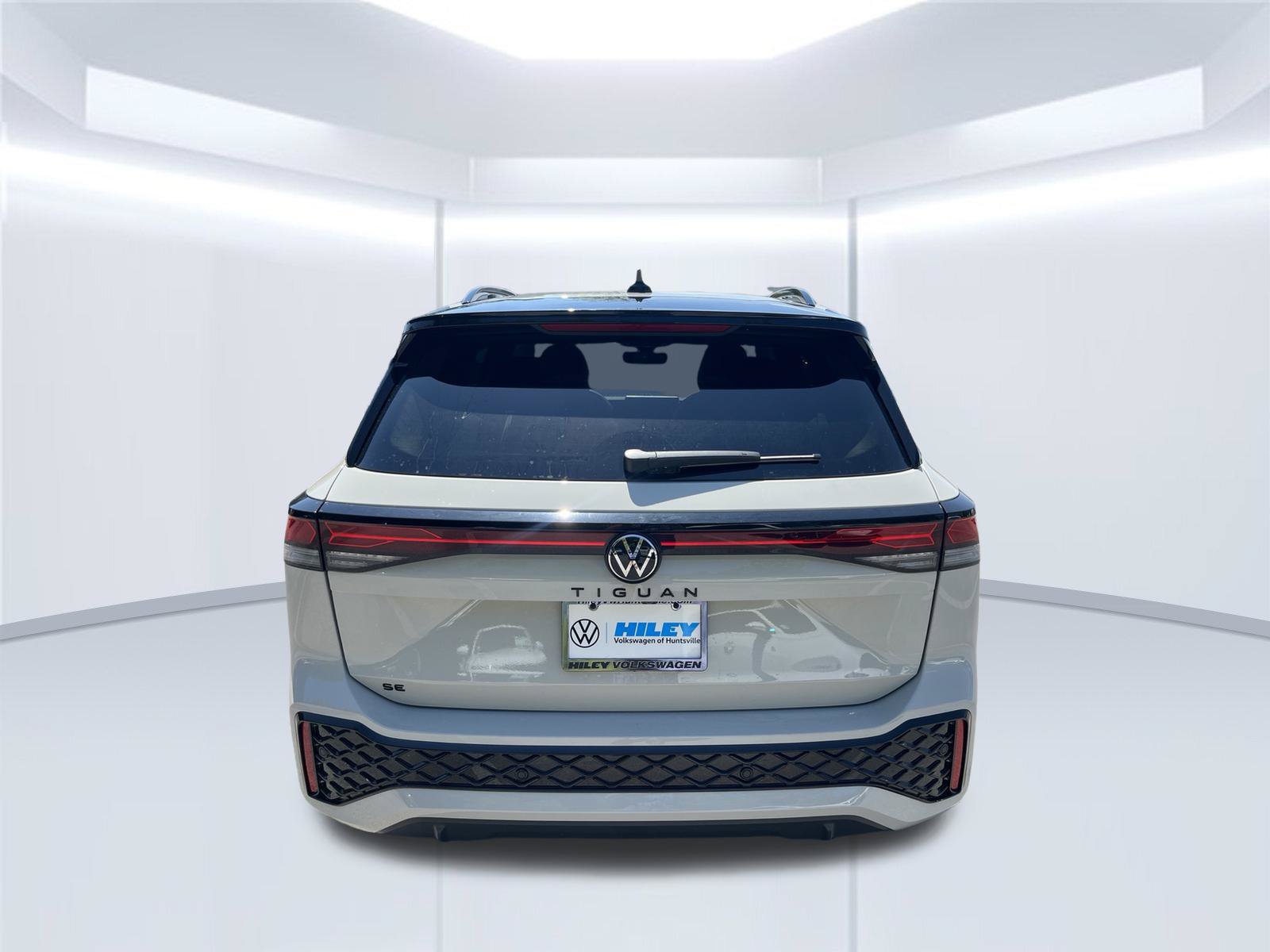 New 2026 Volkswagen Tiguan SE R-Line FWD image 5