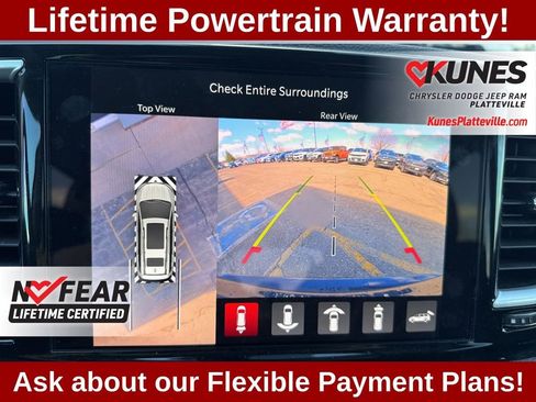 Used 2023 Chrysler Pacifica Touring-L image 19