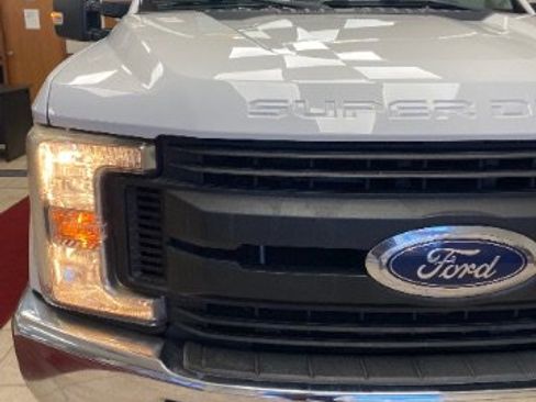 Used 2017 Ford F250 XL w/ Power Equipment Group image 8