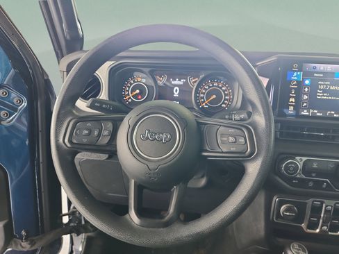Used 2025 Jeep Gladiator Sport AWD/4WD image 10