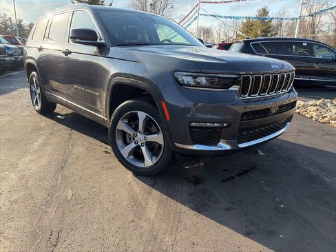 Used 2023 Jeep Grand Cherokee L Limited image 2