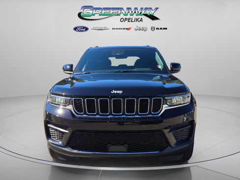 New 2025 Jeep Grand Cherokee Laredo image 2