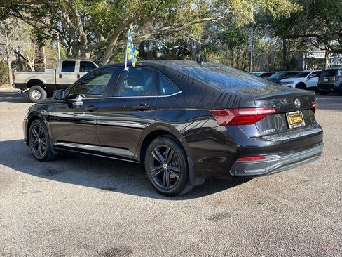 Used 2023 Volkswagen Jetta SE w/ Panoramic Sunroof Package image 27