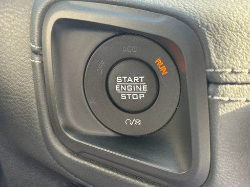 Used 2024 Jeep Wrangler Unlimited Sahara w/ Technology Group AWD/4WD image 30