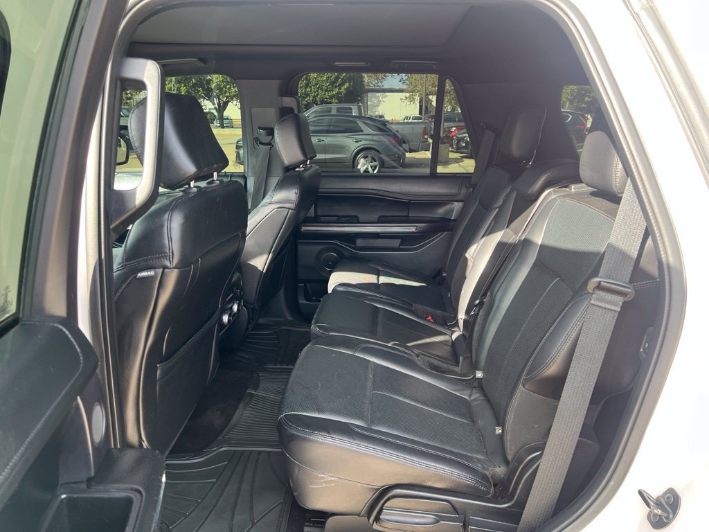 Used 2018 Ford Expedition XLT w/ Equipment Group 202A AWD/4WD image 8