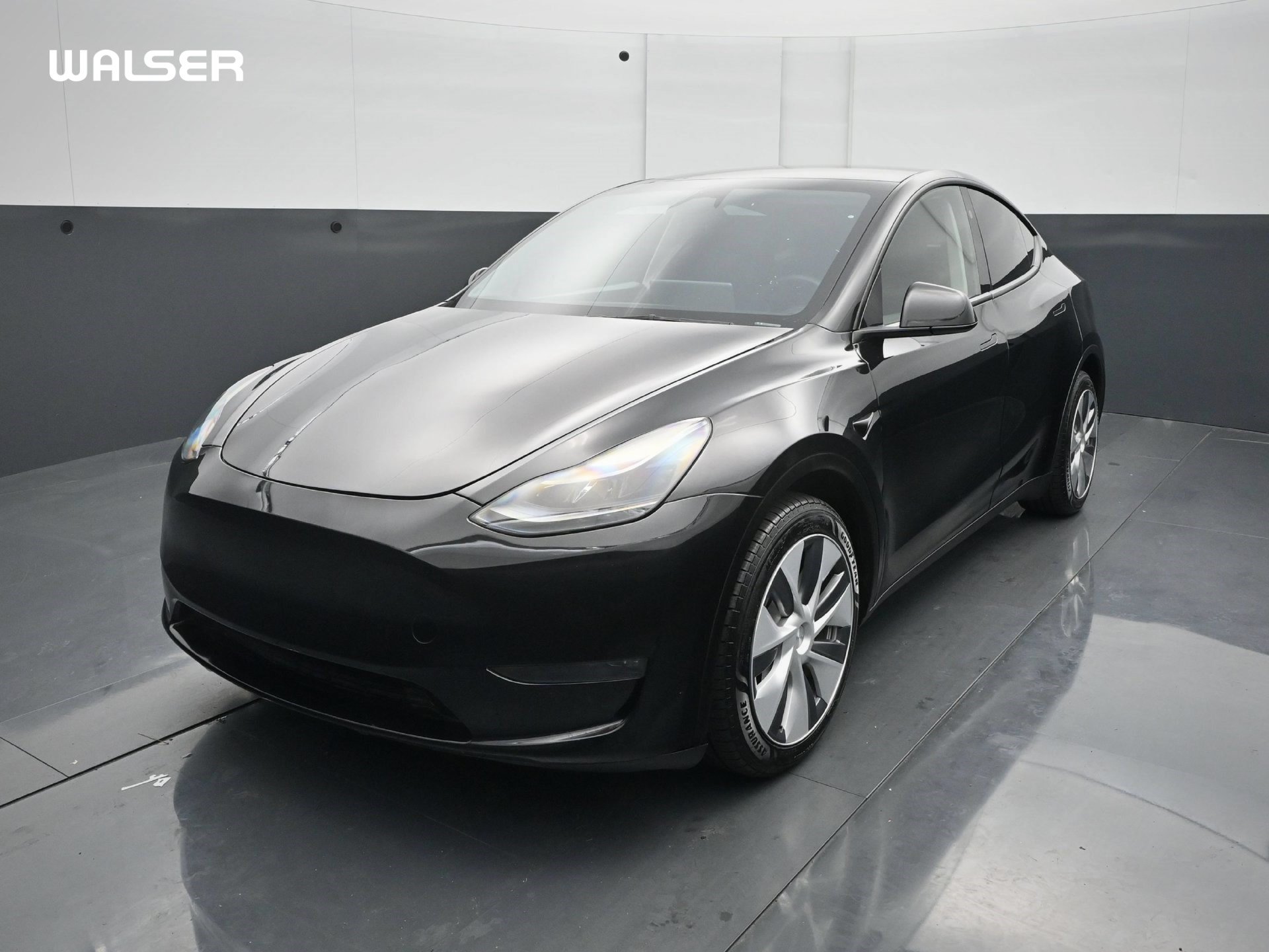 Used 2023 Tesla Model Y Long Range AWD/4WD image 1
