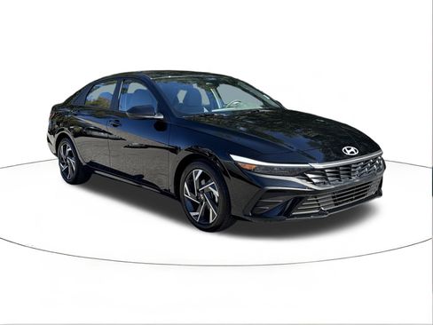 Used 2025 Hyundai Elantra Sport image 1
