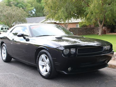 Used 2010 Dodge Challenger SE image 22