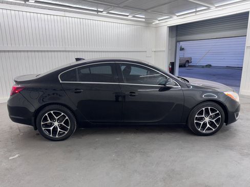 Used 2017 Buick Regal Sport Touring image 4