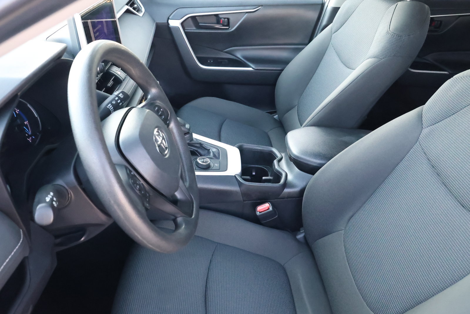 Used 2024 Toyota RAV4 LE AWD/4WD image 14