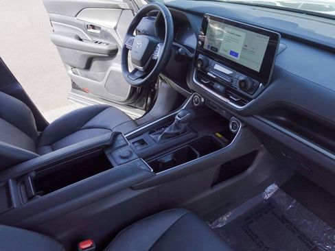 Certified 2025 Toyota Grand Highlander XLE image 16