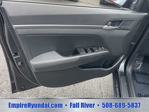 Used 2020 Hyundai Elantra SE w/ Cargo Package (C1) FWD image 15