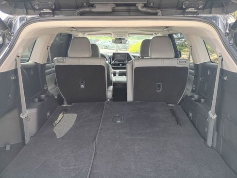 Certified 2021 Toyota Highlander XLE FWD image 14