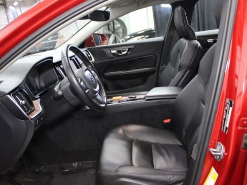 Used 2021 Volvo S60 T5 Momentum FWD image 8