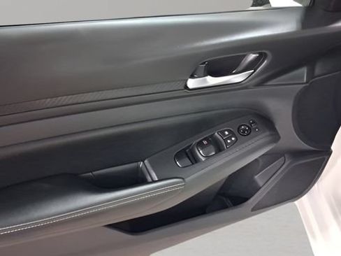 Used 2025 Nissan Altima 2.5 SV FWD image 26